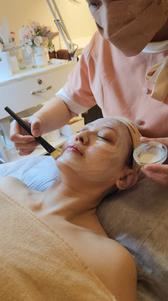 Best Extraction Facial Review By Simply Mommie