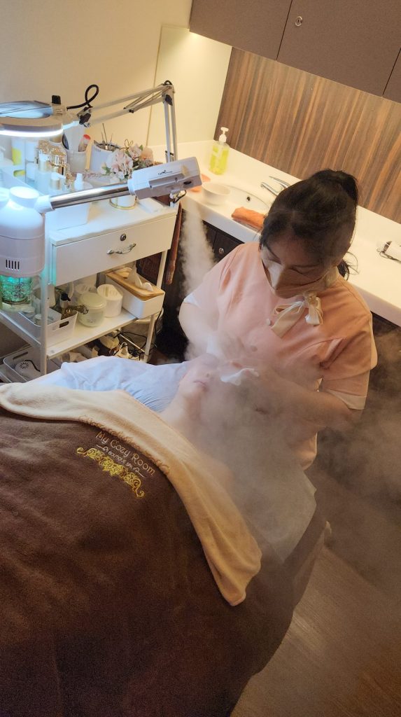 Best Extraction Facial Review By Simply Mommie