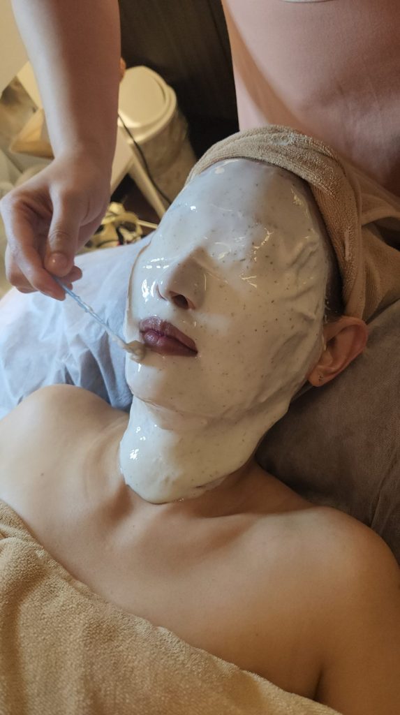 Best Extraction Facial Review By Simply Mommie premium alginate mask