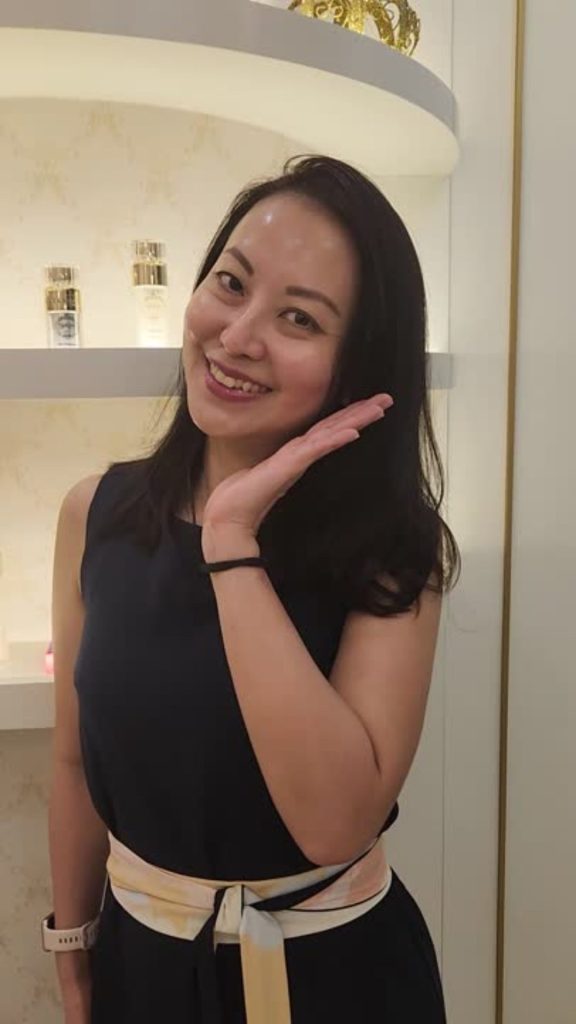 Best Extraction Facial Review By Simply Mommie