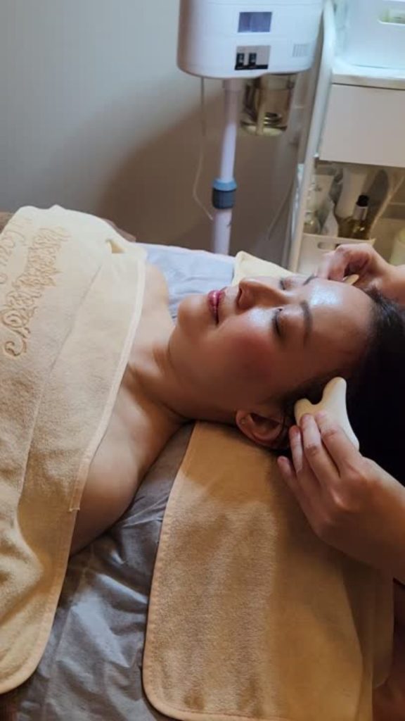 Best Extraction Facial Review By Simply Mommie